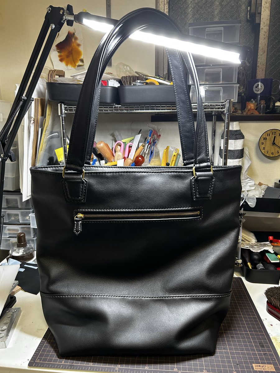TKworkscom's tweet photo. レザークラフト初めて1年✨️
記念に自分用のトートバッグ作成😊
最高の出来に大満足👍

#レザークラフト
#ハンドメイド https://t.co/Lxo5wmJShh