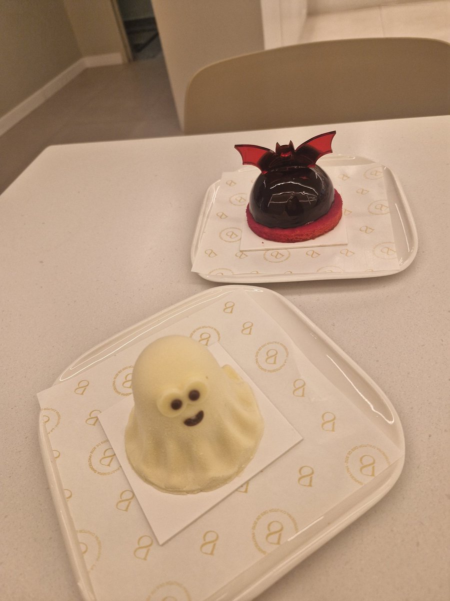 This is how I do Halloween 😌