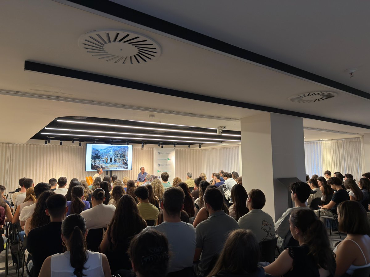 🍷 Ayer disfrutamos de la ponencia de José Manuel Moreno Ferreiro en el XIV Ciclo, donde destacó cómo el origen y la identidad son claves en el éxito de los vinos de Málaga.

👏Gracias a José Manuel y a El Corte Inglés por hacerlo posible junto a la @CatedraComercioUMA.