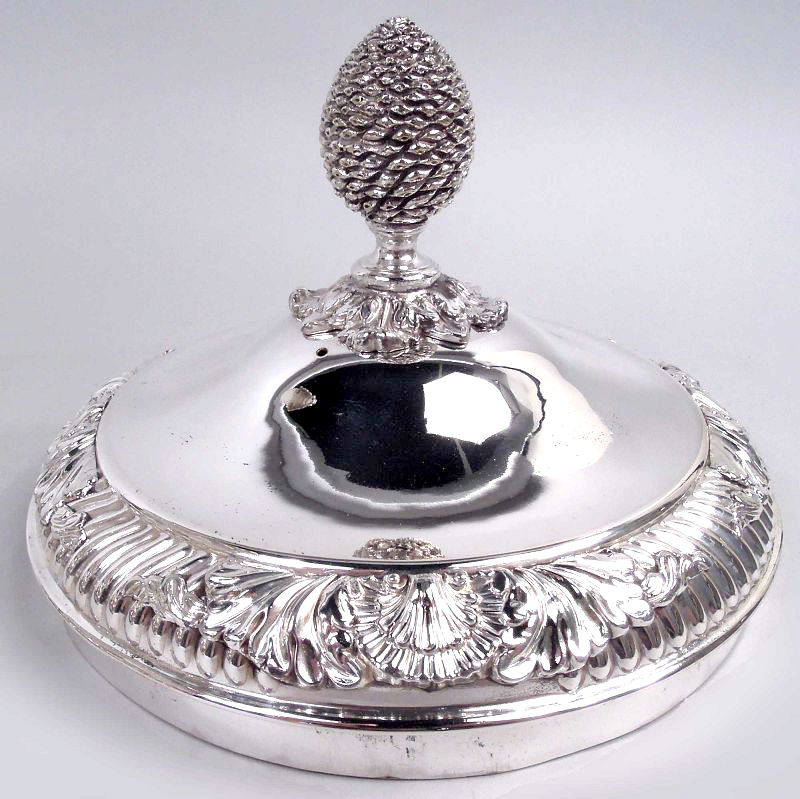 Matthew Boulton Sheffield plate hot water urn, c. 1820. Bellied bowl with half-gadrooning leaf-mounted and wrapped reeded bracket side handles. Cover domed with pineapple finial. Base with leafing scroll-mounted corner supports. Maker’s mark. Item#CC491

nelsonandnelsonantiques.com/items/1509592/…
