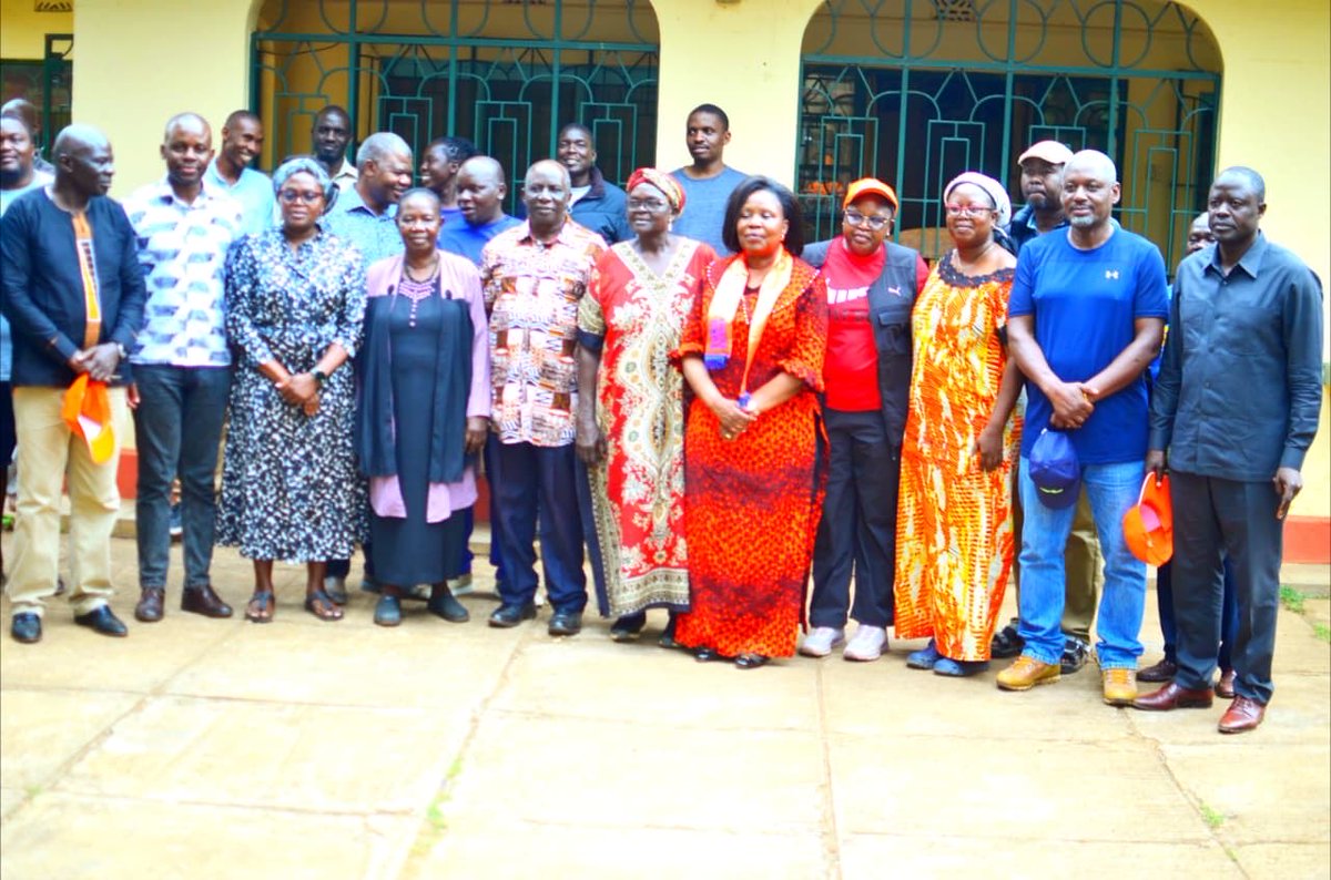 OAmollo's tweet image. #RIPRailaOdinga; Together With Colleagues, We Visited &amp;amp; Laid Wreaths At Baba’s Resting Place At Kang’o Ka Jaramogi