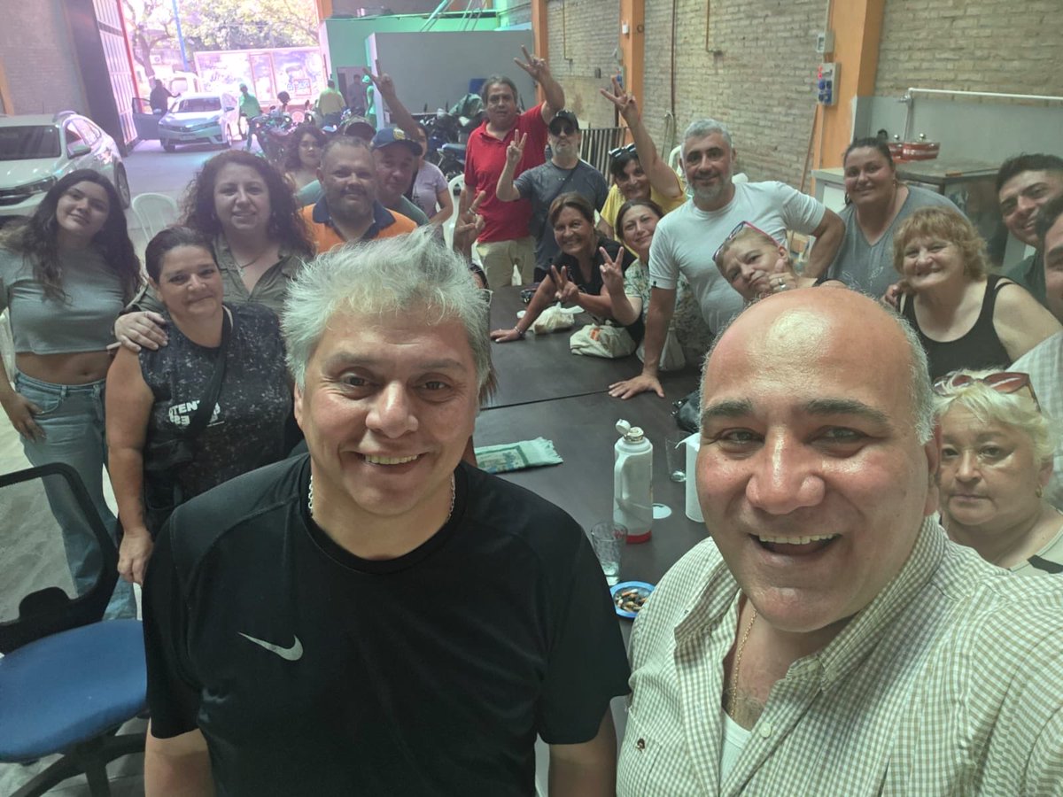 En el marco de los preparativos para las próximas elecciones, recibimos en nuestra sede la grata visita del senador <a href="/JuanManzurOK/">Juan Manzur</a> , con quien compartimos una fructífera charla sobre el trabajo que se viene realizando.