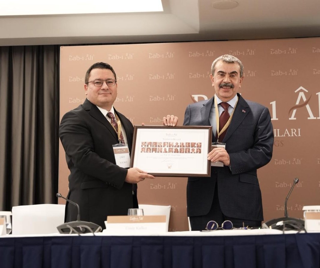 bilkolejleri's tweet photo. BİL Eğitim Kurumları Bab-ı Âli Toplantısı’nda!

T.C. Millî Eğitim Bakanımız Sayın Prof. Dr. Yusuf Tekin’in onur konuğu olarak katıldığı Bab-ı Âli Toplantısı’nda yer almak bizler için büyük bir mutluluk ve gurur kaynağıydı.

#YusufTekin #ÜmitKalko #MilliEğitim #BabıAliToplantıları https://t.co/pRWiZXmRkS