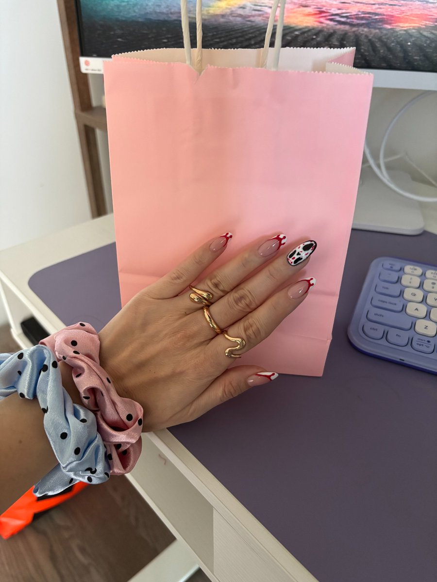 NattiCrypto's tweet image. Every guest at our &apos;WIP x Chipped&apos; Nail Salon event will walk away with a cute goodie bag. 💅✨ 

Get ready to be pampered and spoiled - just as you deserve! 🍾