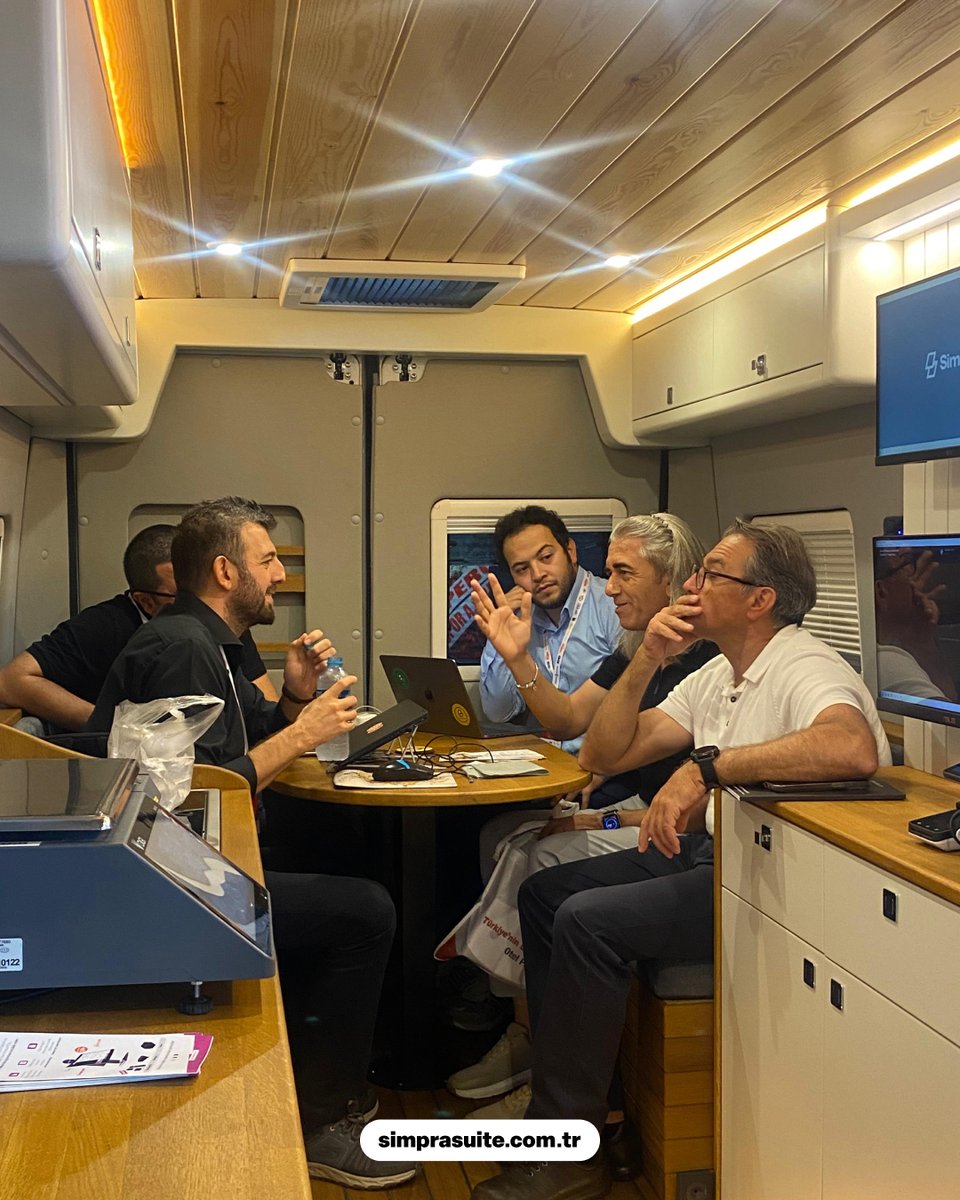 Bu yıl kapılarını yedinci kez ziyaretçilere açan Uluslararası Antalya Turizm Fuarı'na, bulut tabanlı restoran çözümleriyle dolu Simpravan ve teknoloji harikası servis robotlarımızla katıldık. Simpravan'ı ziyaret eden onlarca profesyonelle bir araya geldiğimiz için çok mutluyuz.