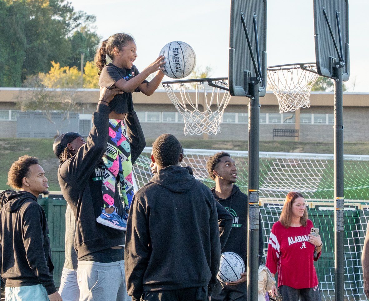 Check out a few 📷 from last night's Candy Cruise. #FindYourWings