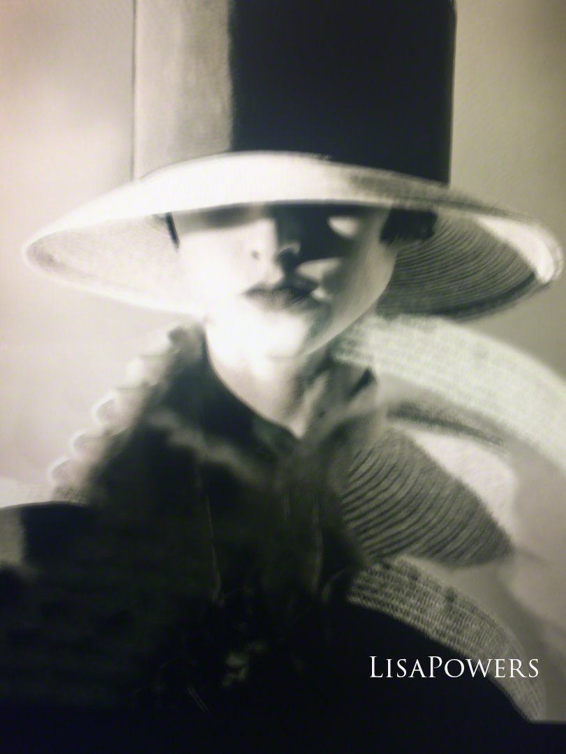 💥 Super rare find today!
A never-before-seen photo of Madonna from the 80s ✨📸by Lisa Powers 
Pure vintage magic 💖
#Madonna  <a href="/Madonna/">Madonna</a>