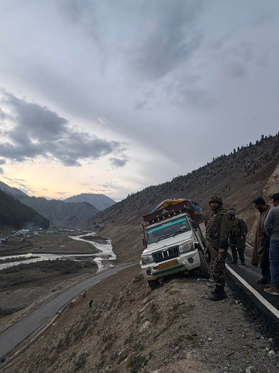 SdmGurez's tweet photo. @indukanwal @ChinarcorpsIA @dicbandipora 

The Sub-Divisional Administration Gurez expresses sincere appreciation to the Indian Army for their swift and commendable action in recovering a vehicle that had gone off the road iat Neeru Gurez Sub-Division today. https://t.co/G2XAHHHwsk