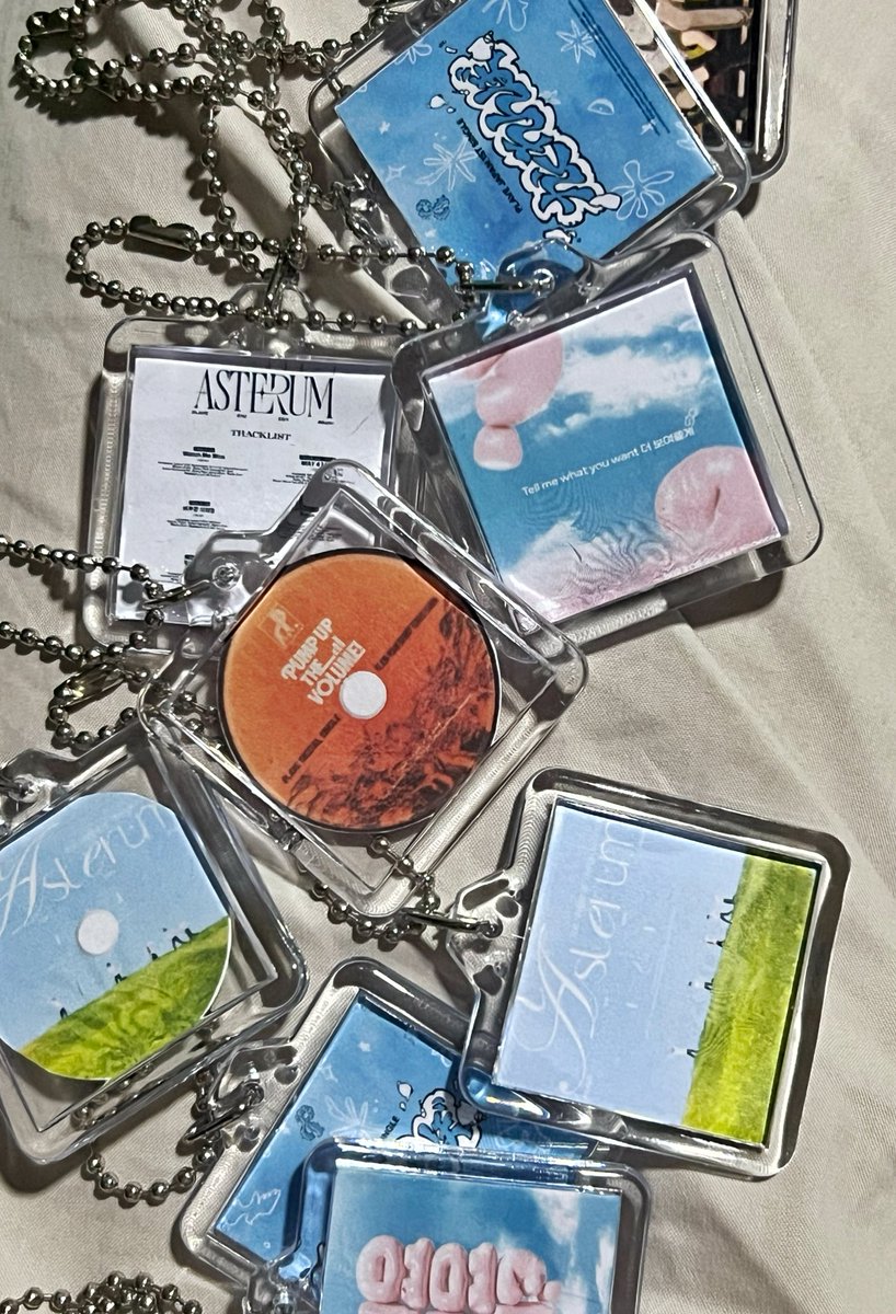 stampxq11's tweet photo. 🎉 GIVEAWAY มาแล้ววว! 🎶
แจก Keychain ใส่เพลง 💿💥
แค่เอาไปแตะกับมือถือ ก็ฟังเพลงได้เลยยย 🎧✨

📍 UOB Live
📅 25 ต.ค. 2025
⏰ เวลา: (TBA)

อย่าลืมแวะมารับกันน๊าา 💕🫶🏻

#PLLIมาแจก
#PLAVEBKK2025
#DASH_Quantum_Leap_in_Bangkok https://t.co/ieip7Qy33V