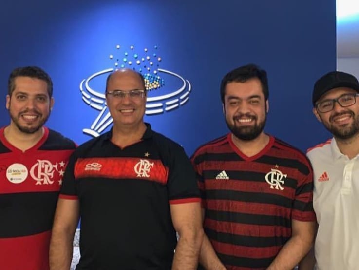 andy_allah13 (@andy5vez) on Twitter photo g1.globo.com/rj/rio-de-jane…
Na foto:
Rodrigo Amorim idealizador do projeto e Presidente da Comissão de Constituição de Justiça (CCJ) da (Alerj)🤨
Witzel Ex-Governador que entregou o Maracanã a dupla Fla-flu em 2019😏
Governador Castro Prorrogou concessão do Maracanã por 20 anos🙄 g1.globo.com/rj/rio-de-jane…
Na foto:
Rodrigo Amorim idealizador do projeto e Presidente da Comissão de Constituição de Justiça (CCJ) da (Alerj)🤨
Witzel Ex-Governador que entregou o Maracanã a dupla Fla-flu em 2019😏
Governador Castro Prorrogou concessão do Maracanã por 20 anos🙄
