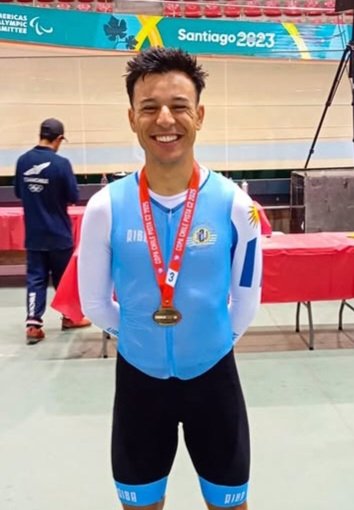 Diego Jamen logró bajar el Récord Nacional de Persecución Individual. 
El tiempo para los 4km fué de 4:27.779, bajando los 4:28.908 logrados en Asunción. 
Foto: FCU