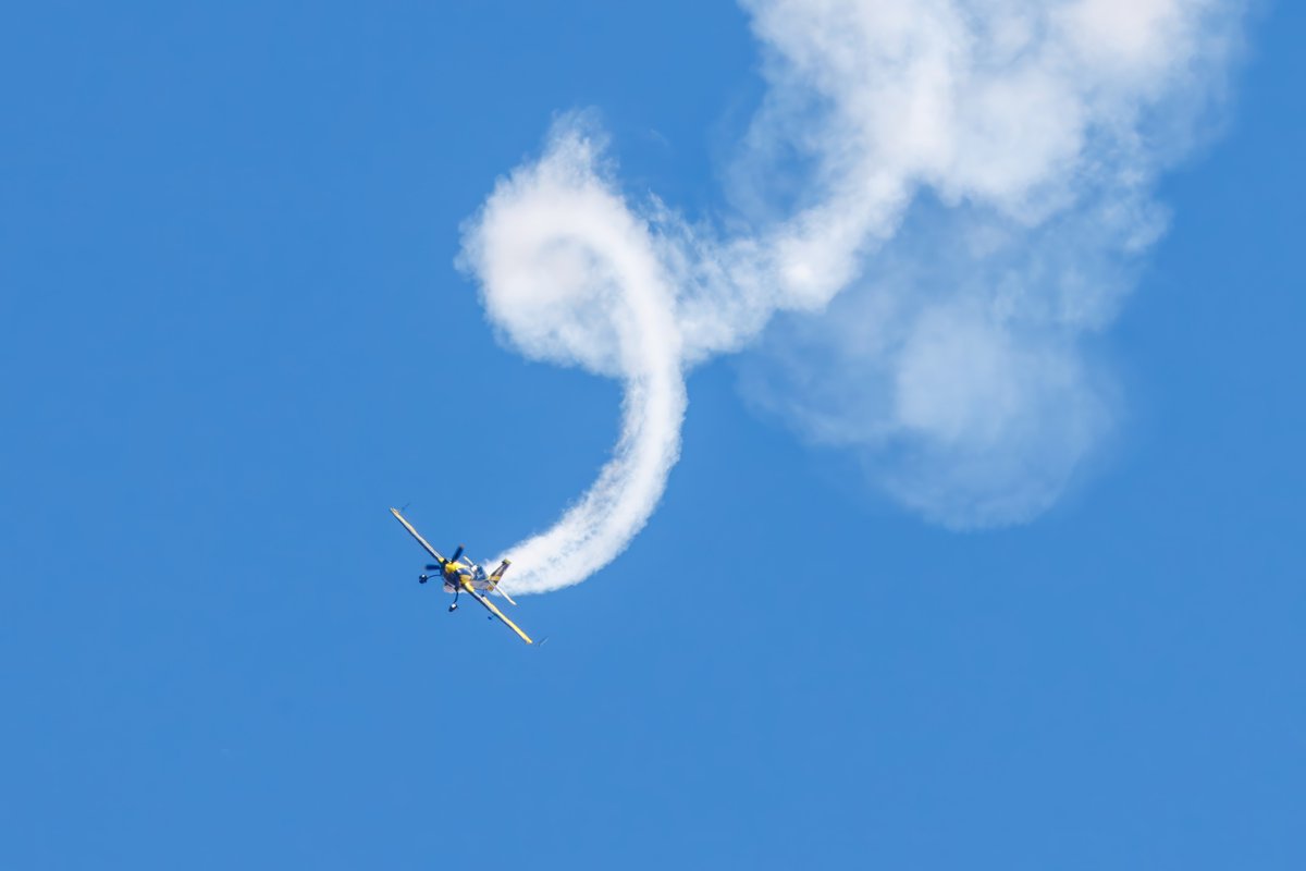 Smoke on with AJ Wilder during his 4 minute free routine from the Corvallis Corkscrew #aerobatics contest! #IAC 
📸-Rahul Pathak