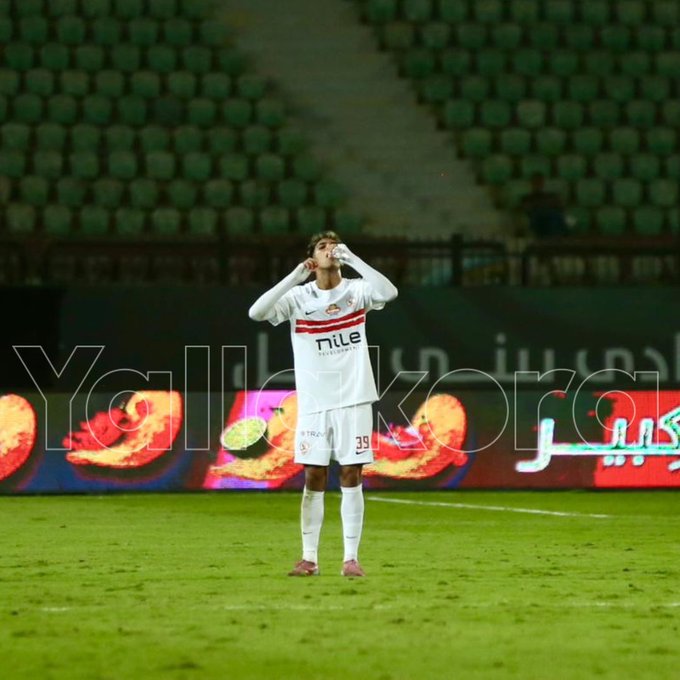 جماهير الزمالك تهاجم بقوة لاعبها خلال مباراة ديكيداها بسبب عدم تجديده للفريق... محمد السيد بيلعب ليه؟. طلعه بره يا عم خلي عندك دم 