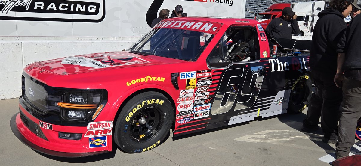 Casey Mears is making his 600th overall NASCAR start in tonight's truck race for MBM Motorsports. Oddly enough...This is his Truck debut!

Mears has 492 Cup starts and 107 Xfinity starts, but he's never run a Truck Series race until now.