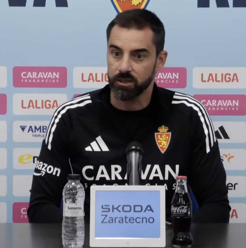✅Competitivo
✅Sinergias
✅Proactividad
✅Eeeeeh
✅Fútbol directo
✅Metodología
✅Soporte
Es una mezcla de todos los entrenadores que han fracasado en el Real Zaragoza.
👿 Tiene cara de diablo.
🔮 Este tío nos hunde en la miseria o nos salva de forma épica. No hay término medio.