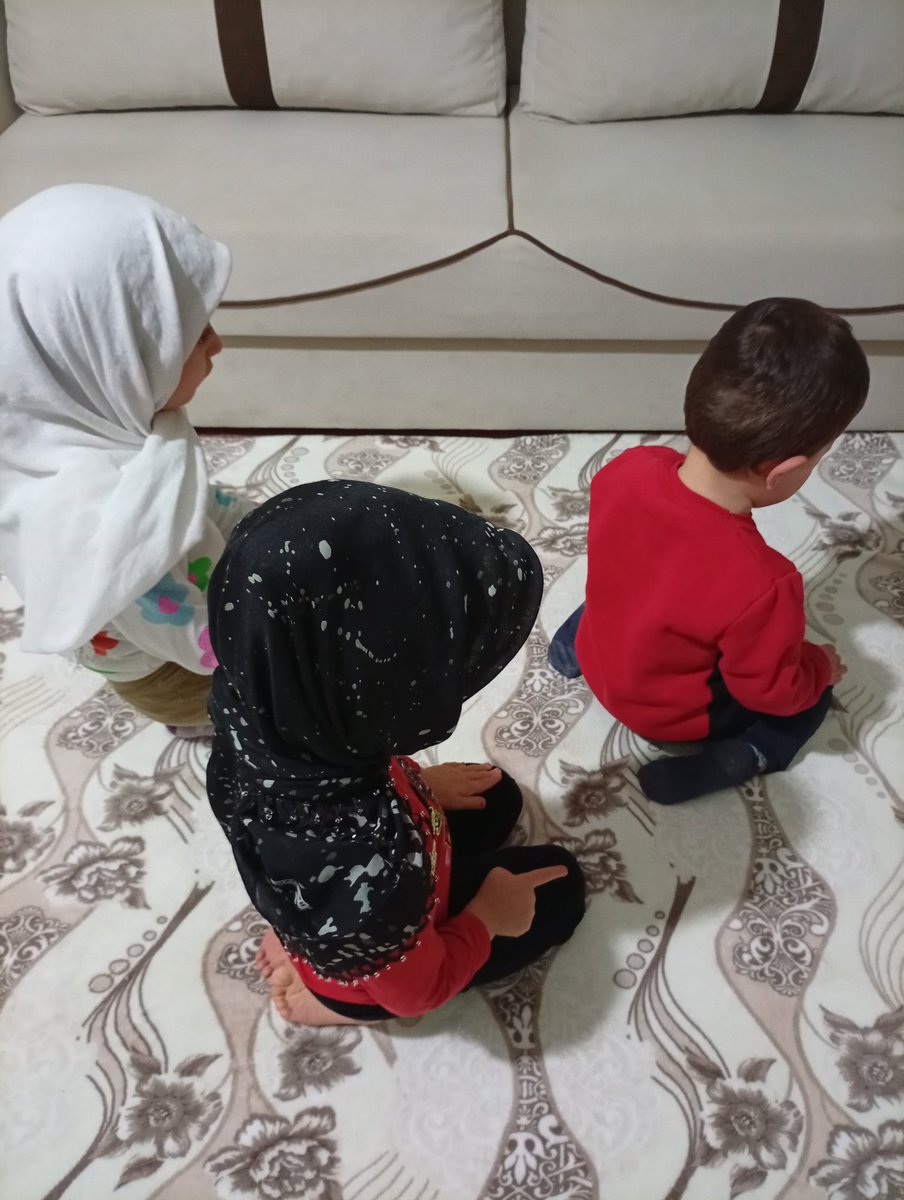 Bir nesil secdeyle büyürse, gelecek umutla doludur. 🕊️ 
#HayatNamazlaGüzeldir