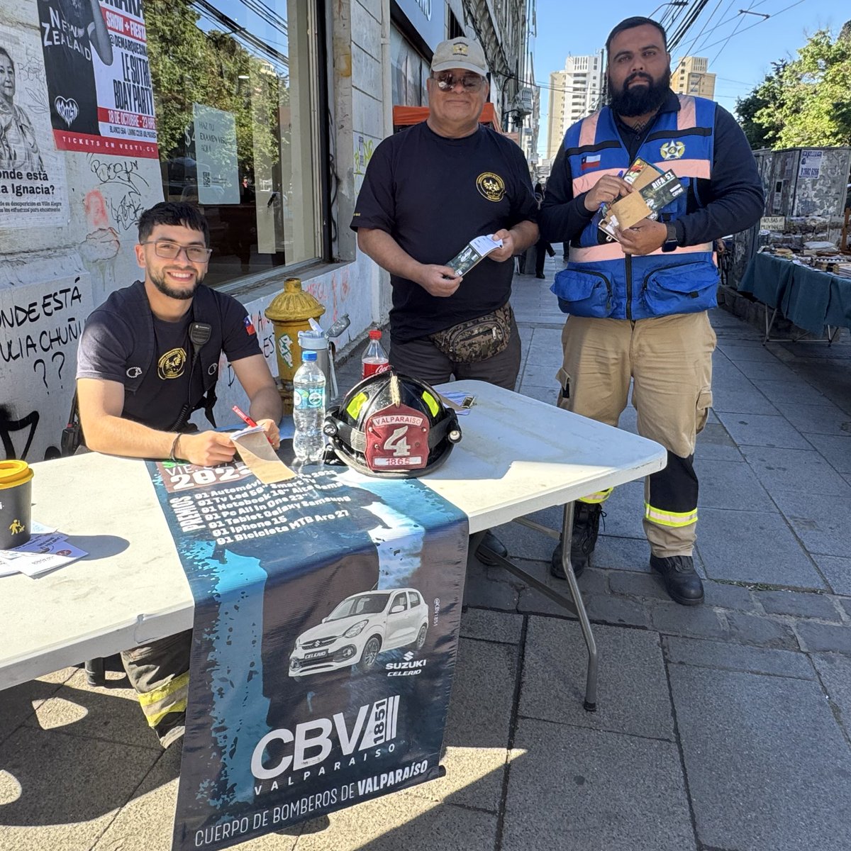 🎟️| Hasta el 2 de noviembre estaremos con nuestra #RifaAnual a solo mil pesos. Lo recaudado va a la renovación y mantención de todos los equipamientos que usamos en el combate de las emergencias. 

¡Ayúdanos online a estar preparados para ti! 👇🏻
rifacbvalparaiso.chiledar.cl
