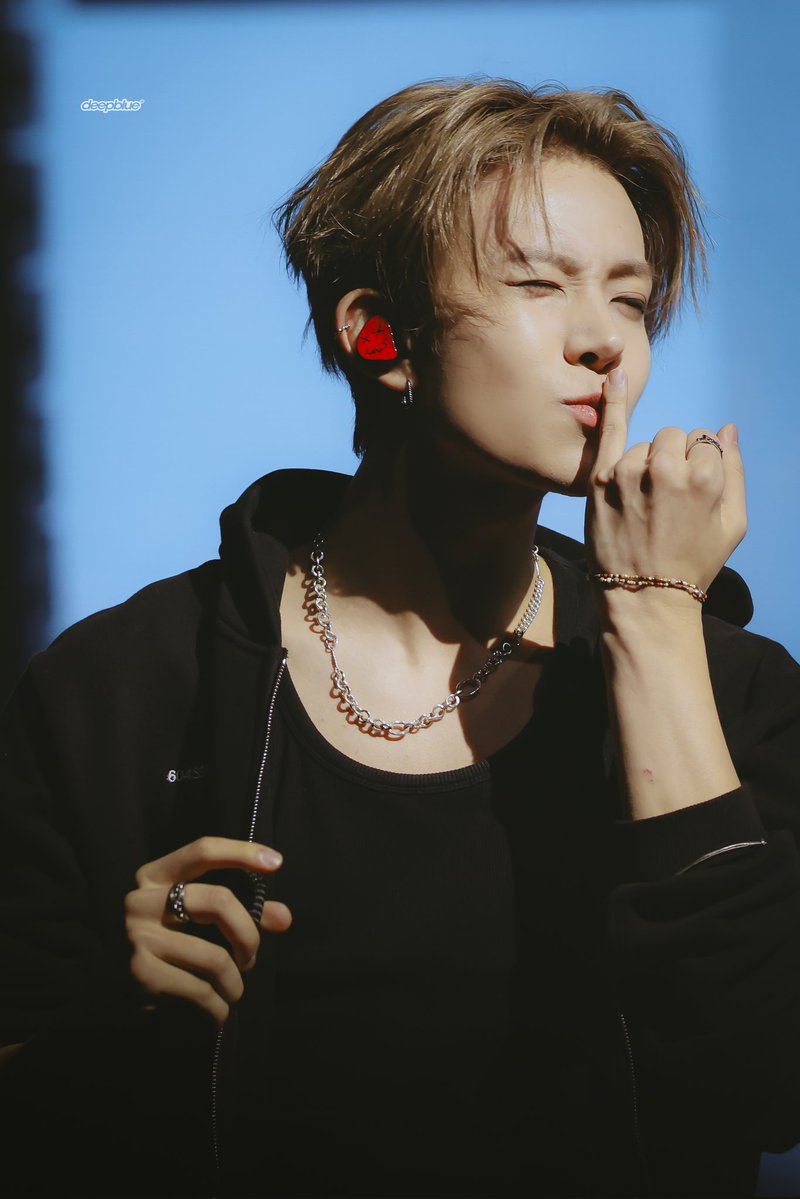 deepblue__hs's tweet image. 251024 WTL Final in Seoul
😘💍

#희승 #HEESEUNG #엔하이픈 #ENHYPEN