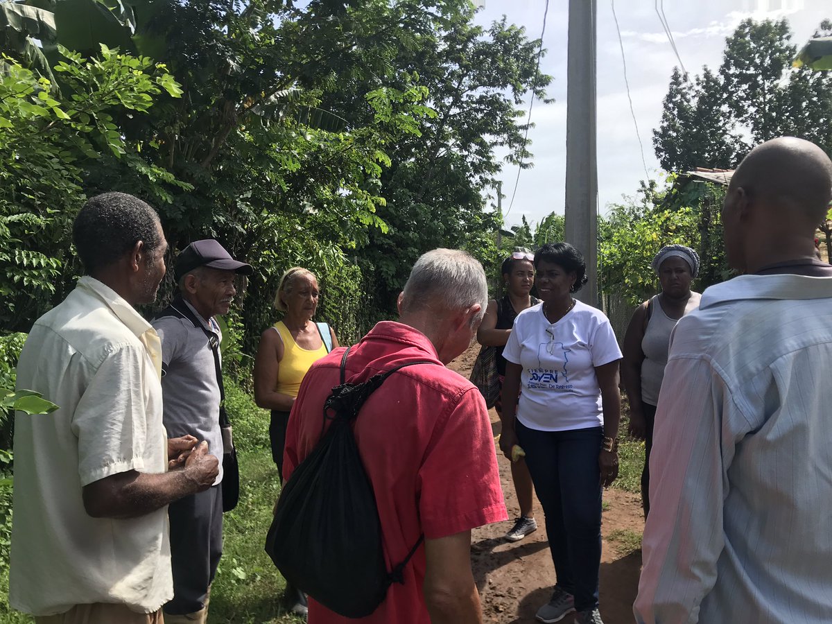 ktamayo428's tweet photo. Nuestras autoridades y el Partido Comunista de Cuba representado en @BellNiurka11764 continua llevando la información al pueblo y a las comunidades vulnerables, esta vez en Icaco de la carretera Siboney.

@TurquinoTeVe 
@santiaguerisima 
@IranSVaillant 
@moritastgo https://t.co/9GSu78bmee
