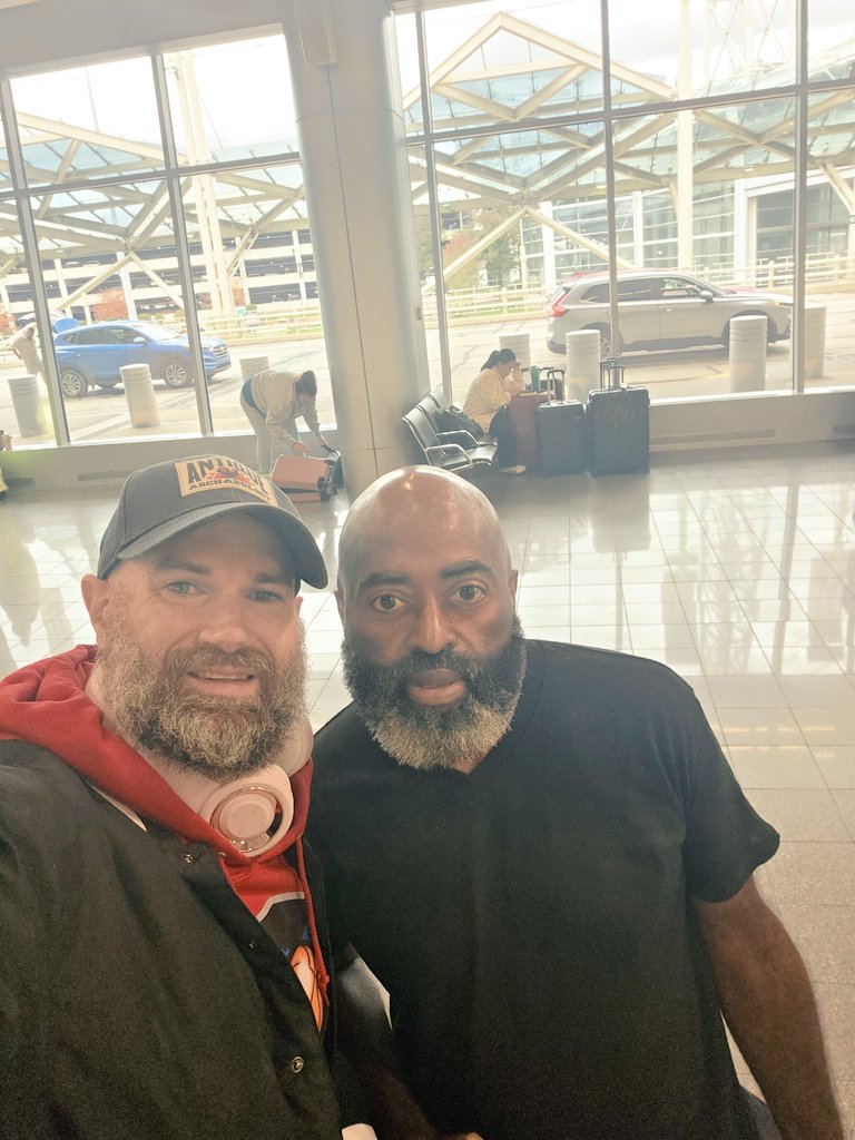 iancle1's tweet image. Great seeing people you know while traveling... Next stop Minnesota.  #icchangeshowcase ❤️🙏