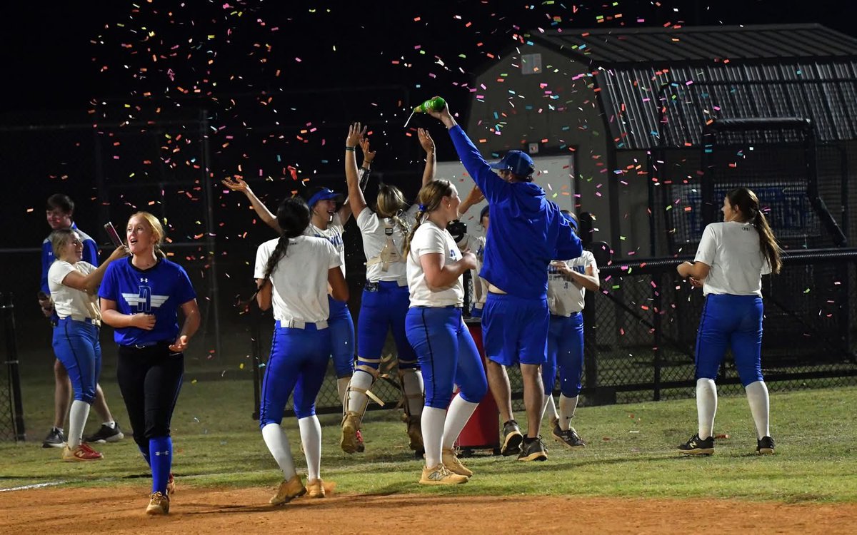 ASUNewportSB's tweet image. WE ARE THE CHAMPIONS 🏆

🔵🔵 Congratulations to Team BLUE (wearing White) on winning the 2025 Aviator World Series!