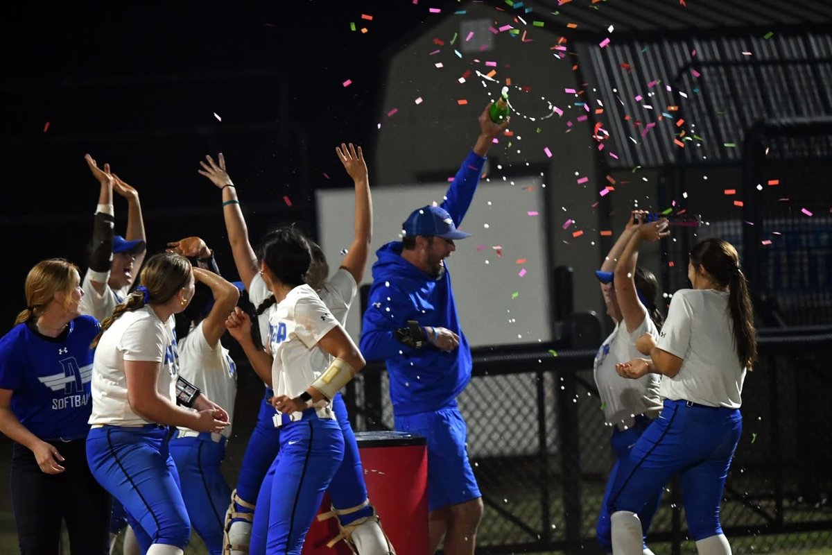 ASUNewportSB's tweet image. WE ARE THE CHAMPIONS 🏆

🔵🔵 Congratulations to Team BLUE (wearing White) on winning the 2025 Aviator World Series!