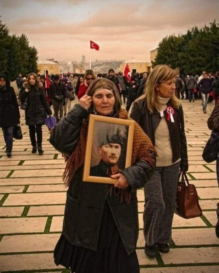 Bandral11's tweet photo. Havada Cumhuriyet kokusu var🇹🇷 https://t.co/zUavU8JALV