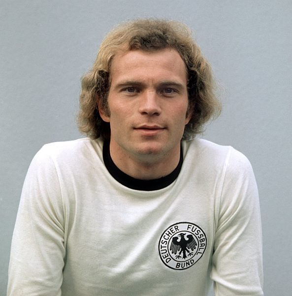 🇩🇪Uli Hoeness vs 🇦🇺Australia 1974 World Cup Group stage:

🏟️90 min
🅰️Assists 
SOT 1
BCM 2
Key passes 4
BCC 3
Prog. Carries 4
Successful dribbles 7
Long passes 1
Fouled 1
Successful tackles 2
Interceptions 2