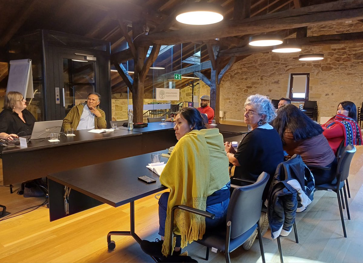 📷Hizkuntzak  biziberritzeko Garabideren formazio-programan parte hartzen ari diren kideak Euskaltzaindiaren Gipuzkoako ordezkaritzan (Tolare baserria) izan dira gaur; bertan, Miriam Urkia Euskaltzaindiaren Gipuzkoako ordezkariarekin bildu dira.
#ekinetajarrai <a href="/garabide/">Garabide</a>