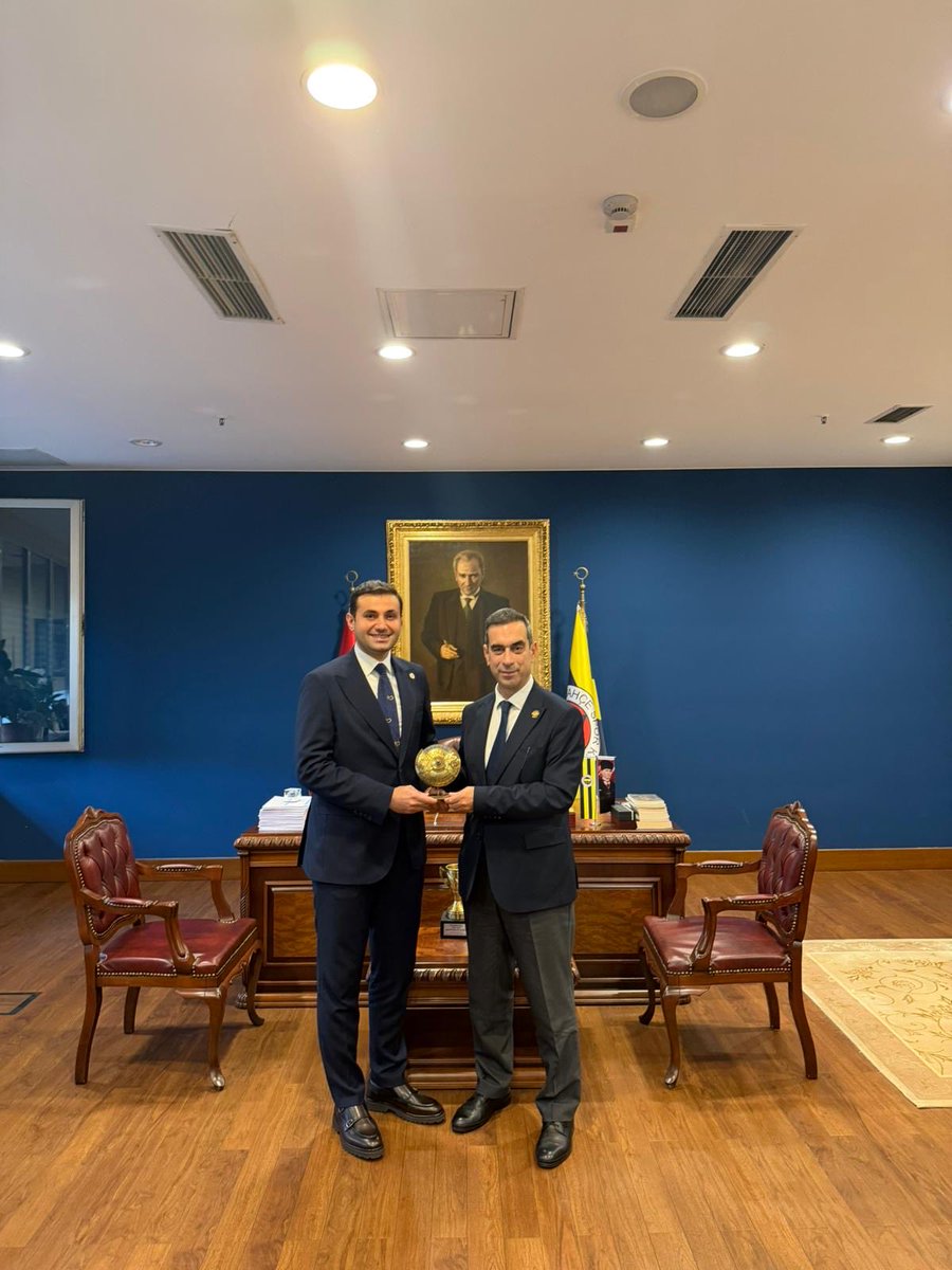 Hukukçu Fenerbahçeliler Derneği Yönetim Kurulu olarak, Fenerbahçe Spor Kulübü Yüksek Divan Kurulu Başkanımız Sayın Şekip Mosturoğlu’nu ziyaret ettik.

Dernek faaliyetlerimiz ve Fenerbahçe’mize katkı sağlayacak projeler üzerine istişarelerde bulunduk.Sayın Başkanımız, Olağanüstü