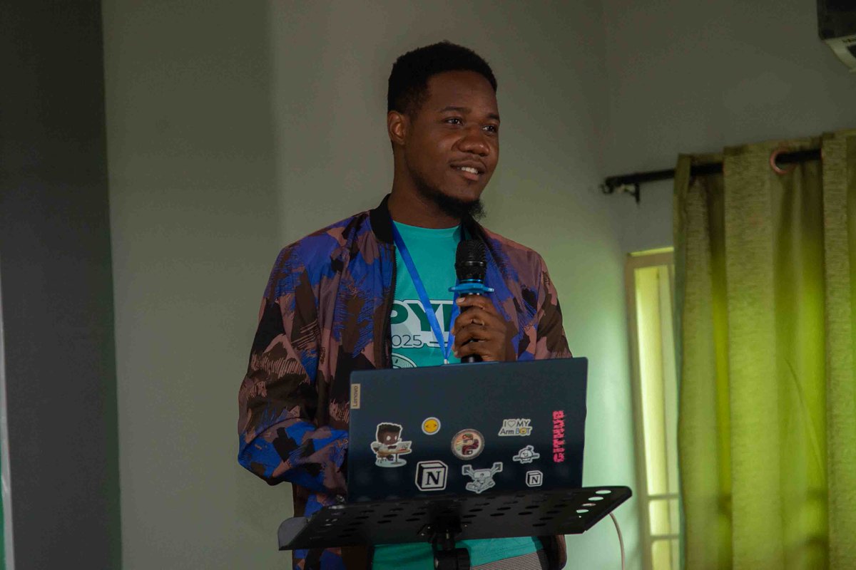 PythonHo's tweet image. Hands-on workshop on #robotics and #IoT with MicroPython on @WokwiMakes - @owuraku_zenas