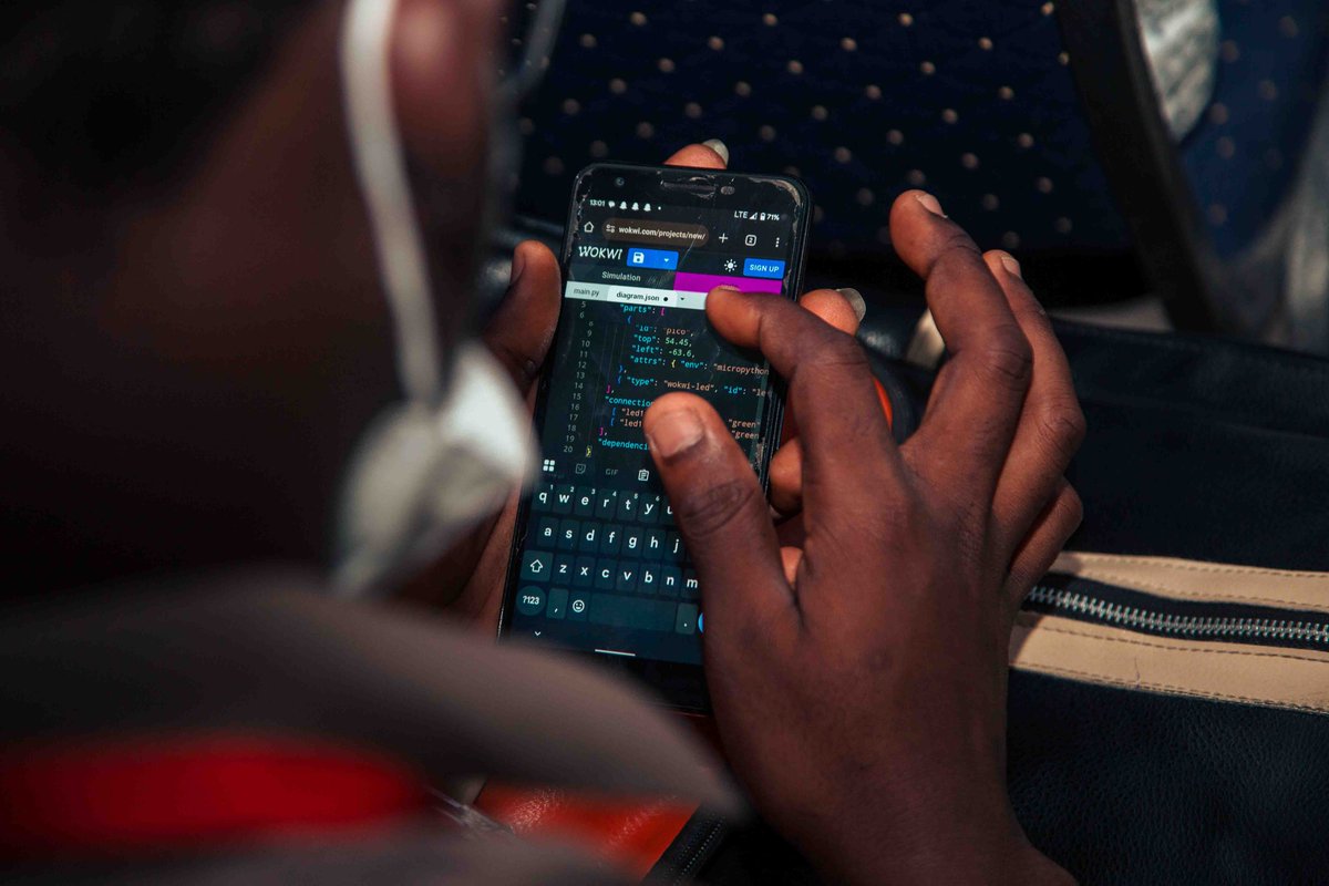 PythonHo's tweet image. Hands-on workshop on #robotics and #IoT with MicroPython on @WokwiMakes - @owuraku_zenas