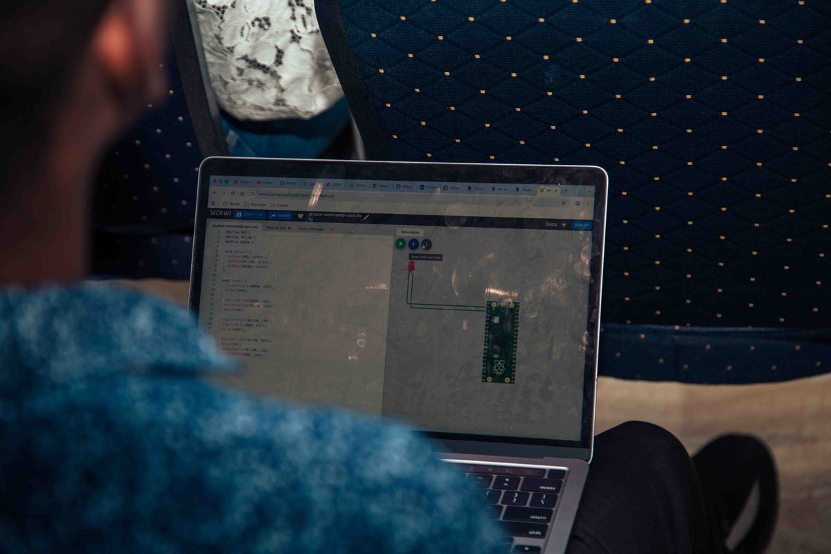PythonHo's tweet image. Hands-on workshop on #robotics and #IoT with MicroPython on @WokwiMakes - @owuraku_zenas