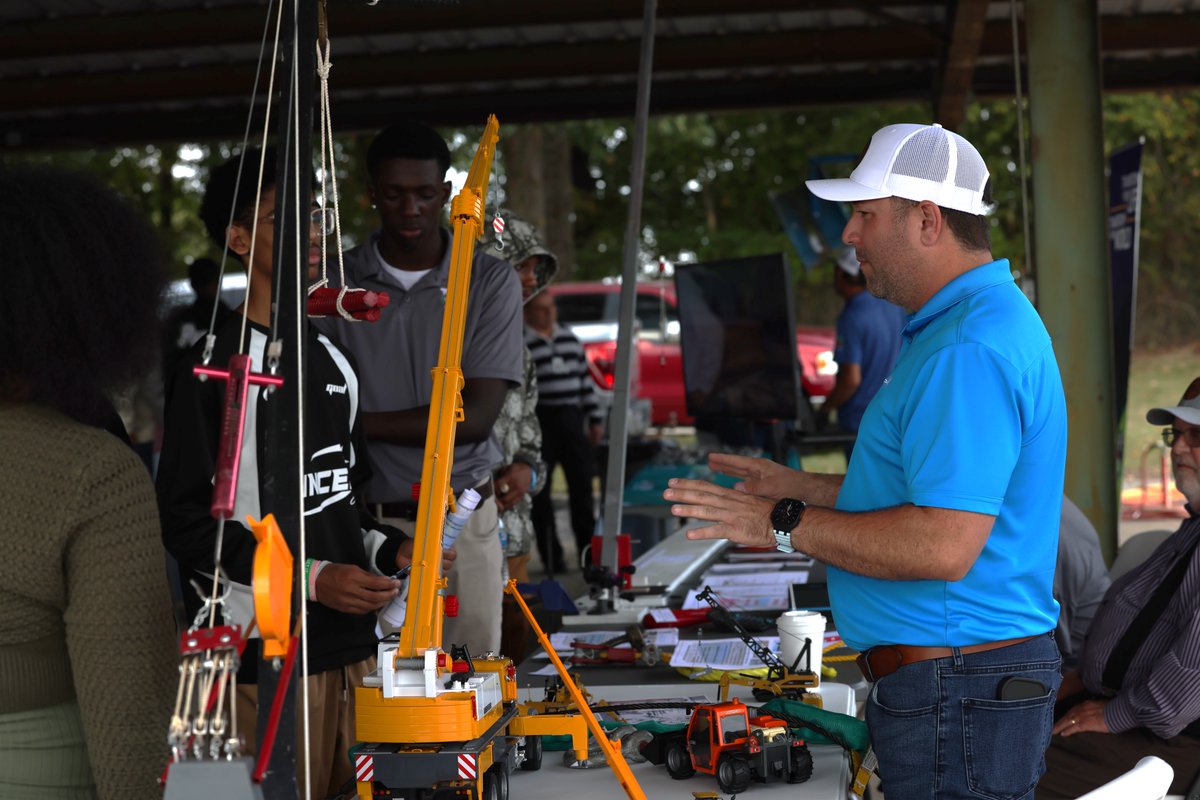 EntergyNuclear's tweet photo. Grand Gulf Nuclear Station was proud to host hundreds of students for Nuclear Science Week! Students and teachers were able to learn more about how we create clean, reliable, energy 24/7/365! โ
#NuclearSciWeek https://t.co/qzKEgoZy7G
