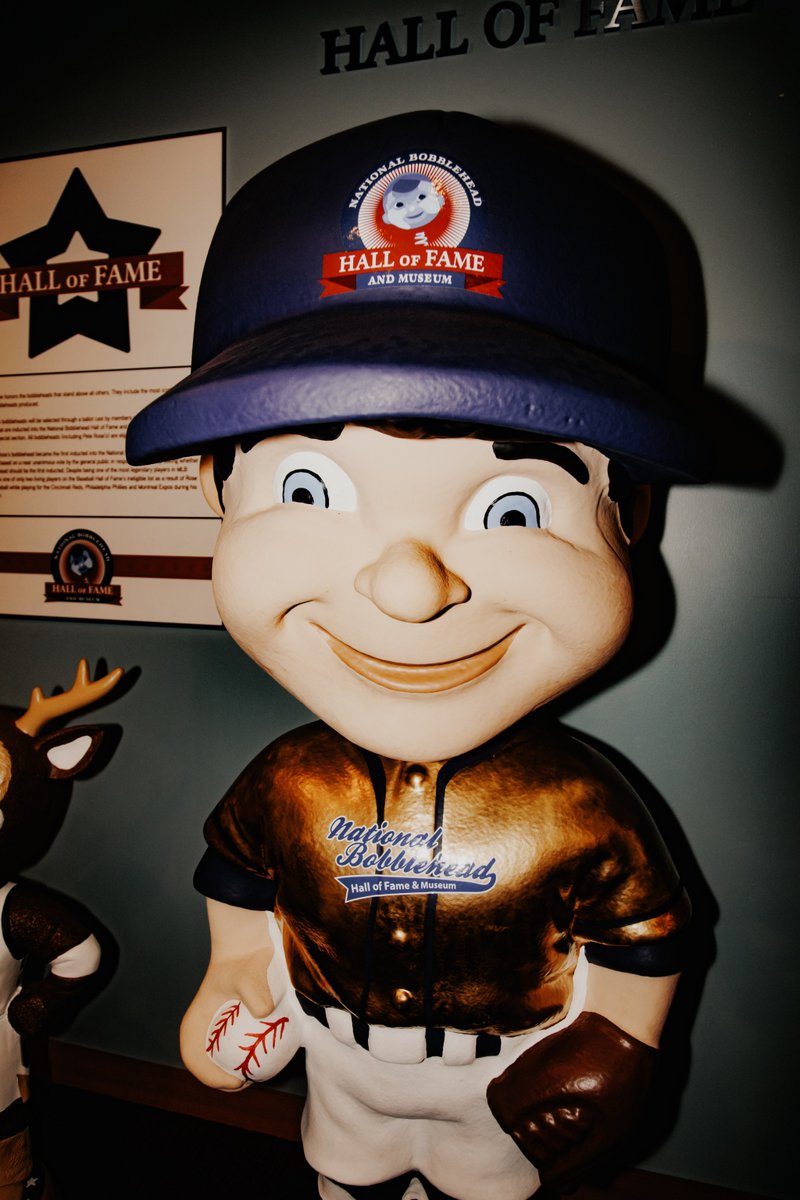 Bobby is excited to watch the World Series tonight! Who should he root for? The <a href="/Dodgers/">Los Angeles Dodgers</a> or the <a href="/BlueJays/">Toronto Blue Jays</a>? ⚾