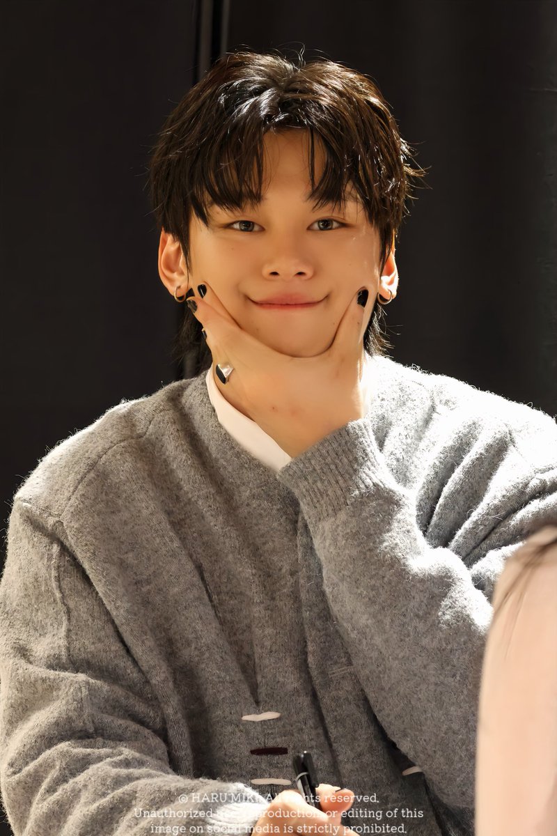 luvwoomn's tweet photo. MY BABYYY i'm literally screaming at how cute and adorable woomin is https://t.co/qAq282z8rt
