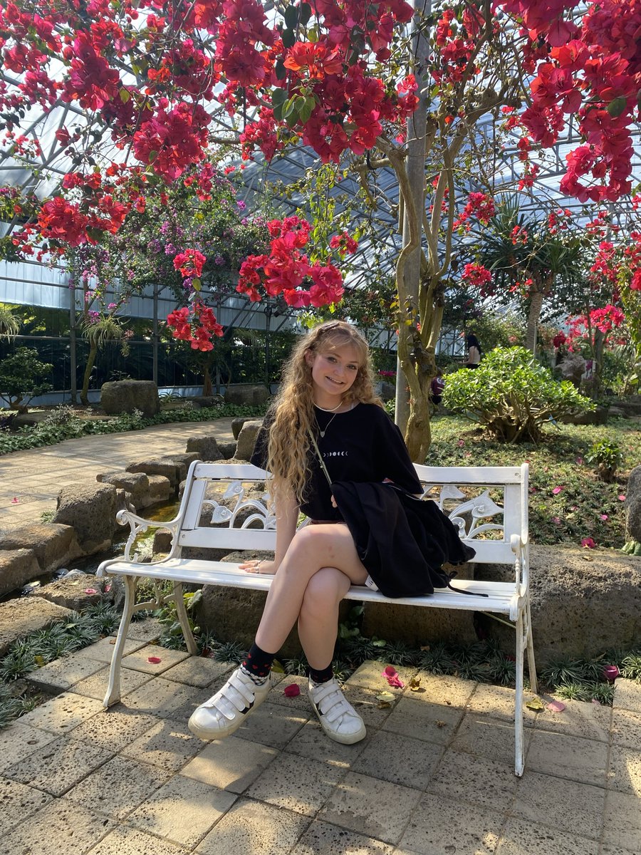 It's the last day of National Transfer Student Week, and we are highlighting Shae Johnson! "The U has so many great resources and opportunities and I can't wait to see what I can do in my time remaining," Shae said. Read more about Shae in link below-
humanities.utah.edu/news/humanitie…