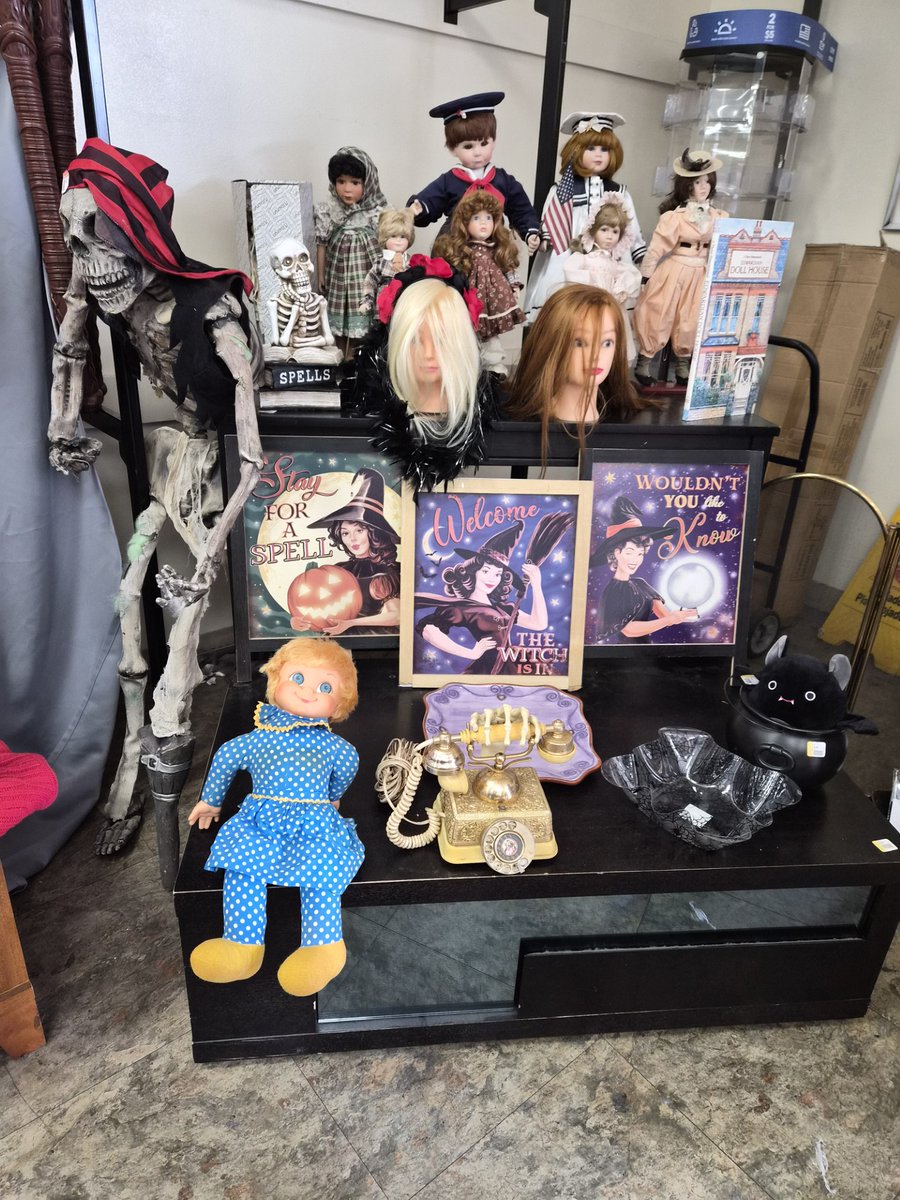 ThinkGoodwill's tweet image. 🎃 Halloween is only a week away! 🎃
Still need costumes or spooky decor? 🦇👻 Get your last-minute Halloween essentials at Goodwill SOLAC!
Don’t wait—stop by Goodwill today and get Halloween-ready! 🧡Visit thinkgood.org or click the link in our bio for store locations.