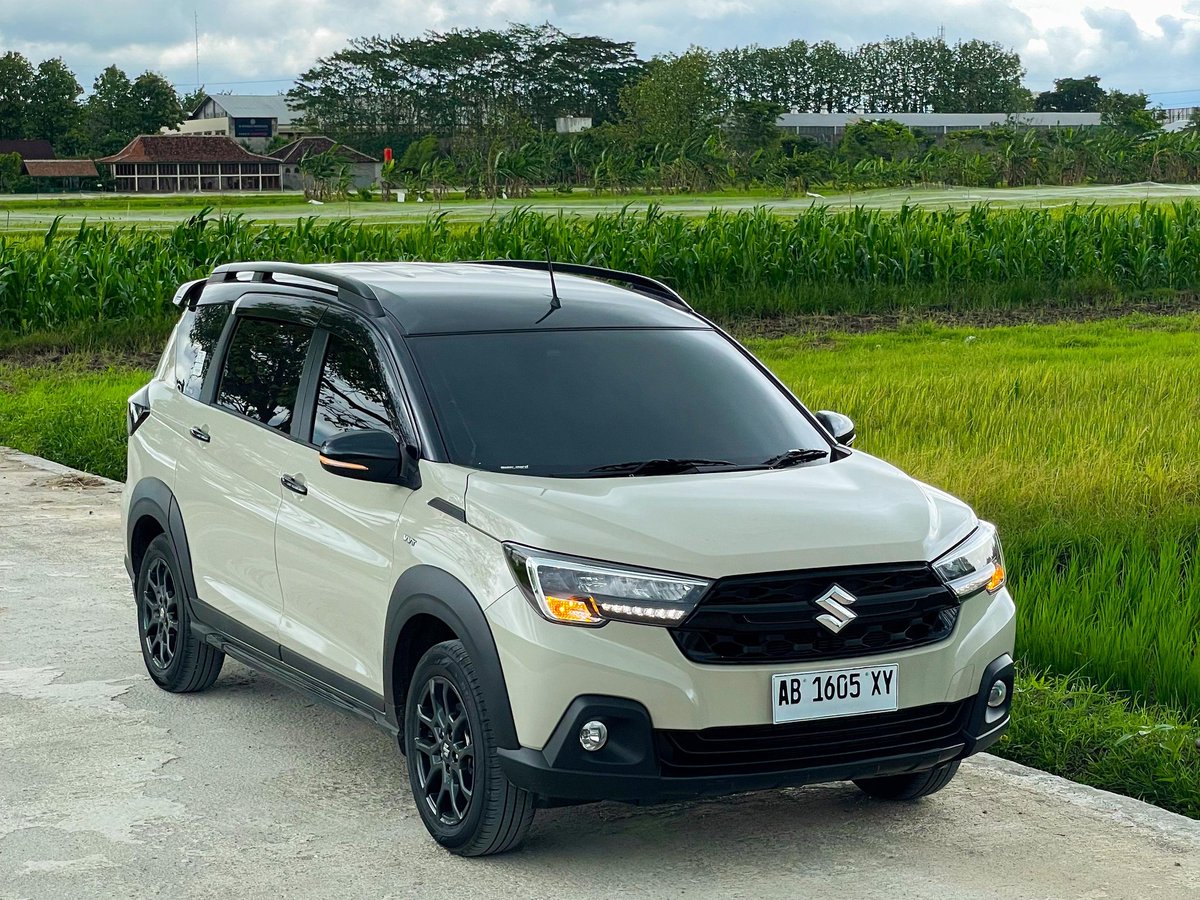 11 tahun pakai Ertiga, puas

Semoga penggantinya si XL7 kita pakai sampai 2036!