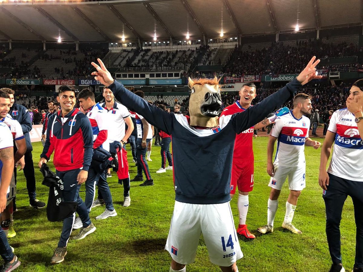 Es viernes y tu cuerpo lo sabe…😉🐴