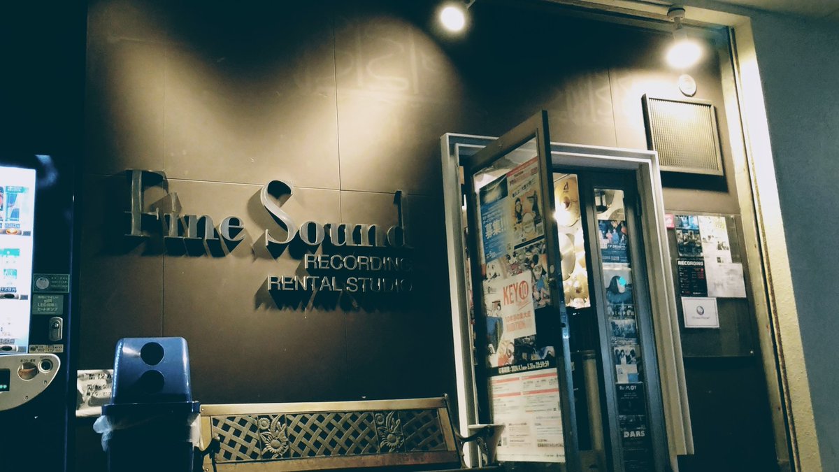 スタ定期了。
今んとこライブが決まってないので、色々、色々♪

メンバのインスタの🔍️←開いたら個性満開w
農→ライブ映像中心
ハル→ベースと筋トレ
ひのっち→そもそも開いてない
おくだ→おっぱいだらけ

やっぱりAB型はオチなのねww