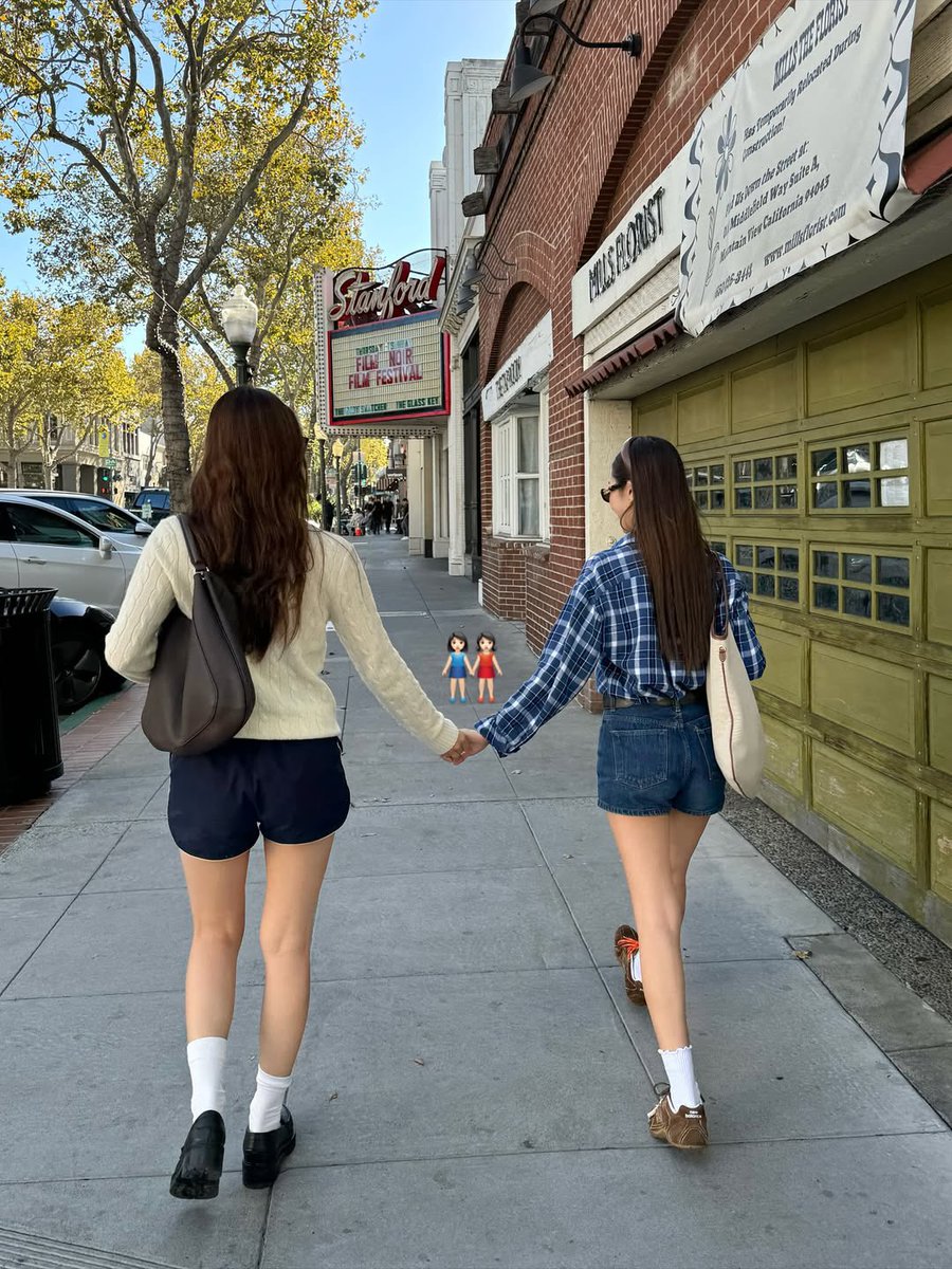 [Jessica Jung Instagram] 251025 (1)

jessica.syj: Happy Birthday to my favorite puppy 🐶🎂💕
Stay cute, stay silly, and stay away from my donuts🍩 

#HappyKrystalDay
#수정아_생일_축하해
#JessicaJung #제시카