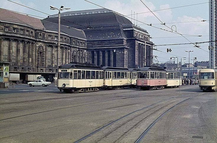 GDRvisuals's tweet image. Leipzig Hauptbahnhof, 1976.