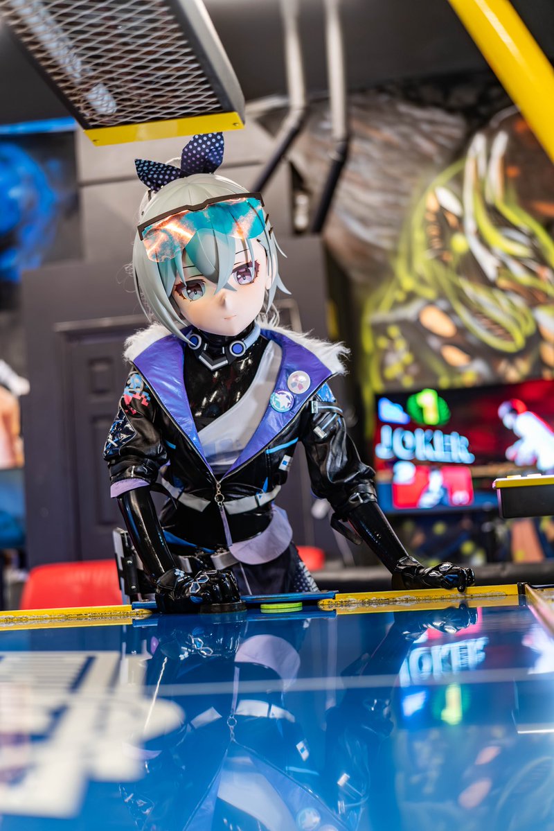 LearnedToad's tweet image. 新手任务开始前
“哟，要来一局吗？”

📷：@yayasisama 
🎨：@star_gaz0002 
🎭：@MoyuKig 

#kigurumi #cosplay #latex