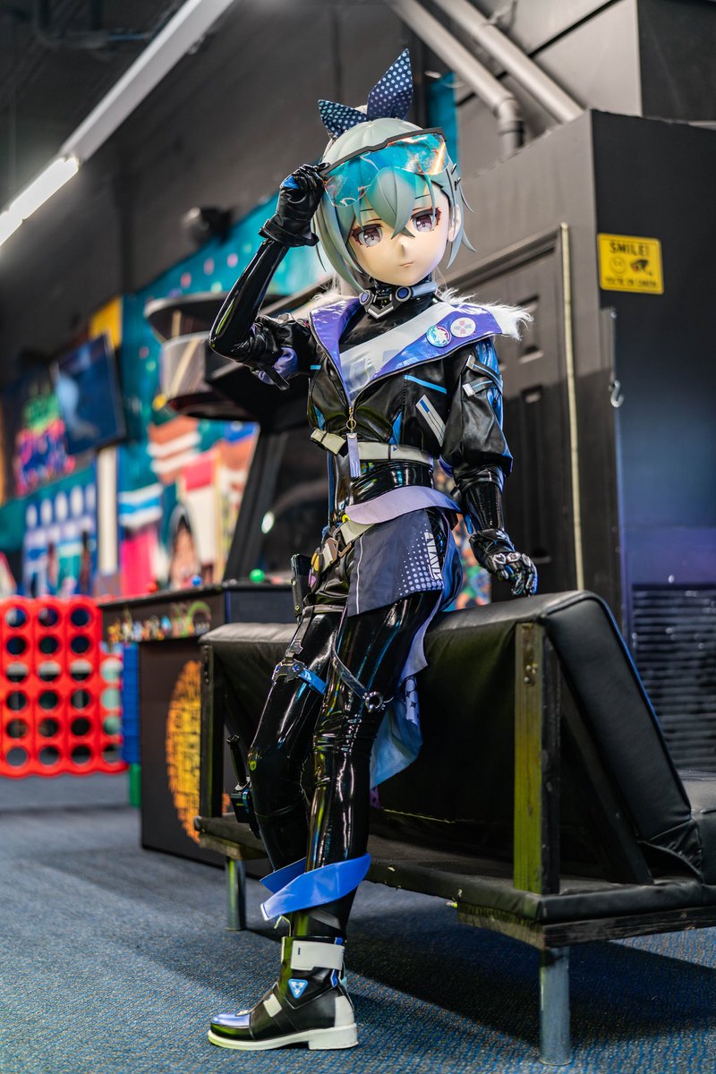 LearnedToad's tweet image. 新手任务开始前
“哟，要来一局吗？”

📷：@yayasisama 
🎨：@star_gaz0002 
🎭：@MoyuKig 

#kigurumi #cosplay #latex