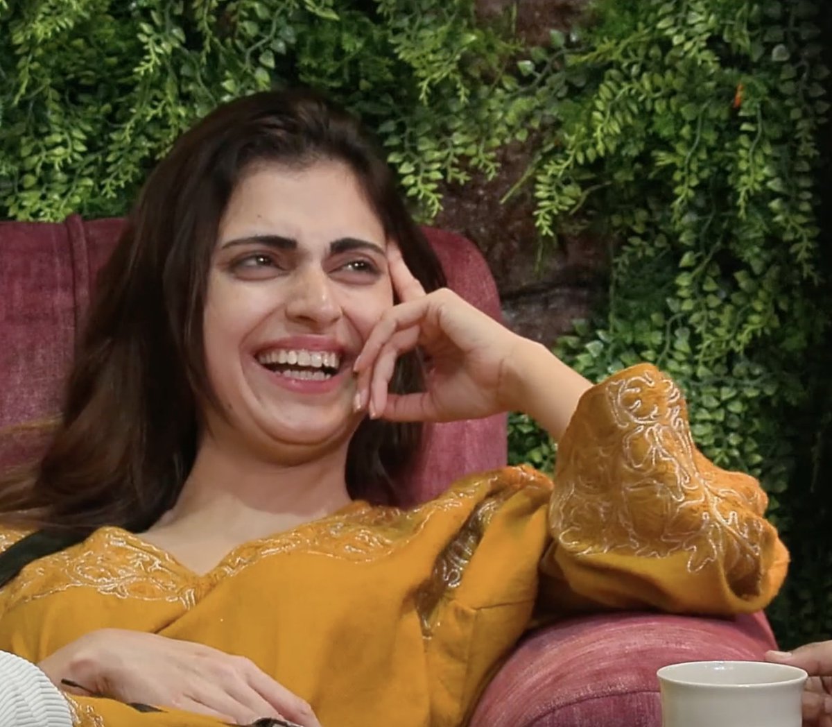 eishaanix's tweet image. Her laughter lights up the whole frame — that glow, that effortless beauty, it’s pure magic every single time. ✨
#FarrhanaBhatt
