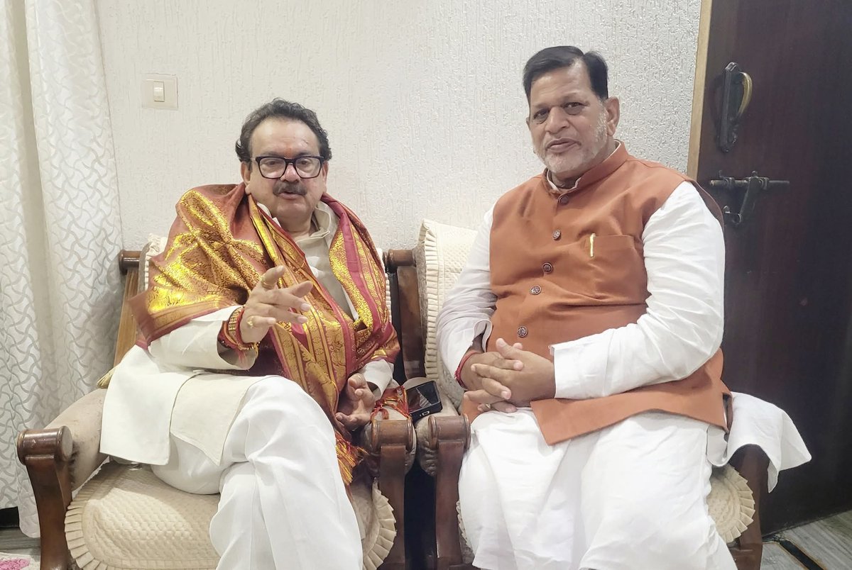 BaqriBjp's tweet image. Delighted to meet the Prof. #SPSinghBaghel Ji, Hon&apos;ble Minister of State for Fisheries, Animal Husbandry and Dairying &amp;amp; Panchayati Raj, GoI. @ Camp Office During my visit to #Agra, UP. Bharat.