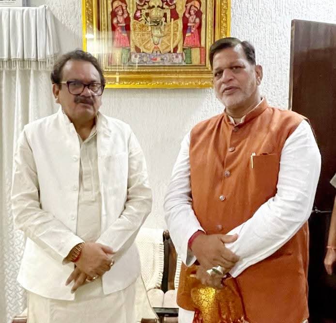 BaqriBjp's tweet image. Delighted to meet the Prof. #SPSinghBaghel Ji, Hon&apos;ble Minister of State for Fisheries, Animal Husbandry and Dairying &amp;amp; Panchayati Raj, GoI. @ Camp Office During my visit to #Agra, UP. Bharat.