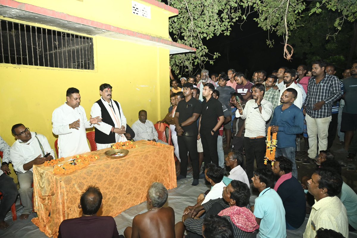 ପୁରୀ ଲୋକସଭା ଅନ୍ତର୍ଗତ ବାଲିପଡା ପଞ୍ଚାୟତର ବଙ୍ଗୁରବା ଗାଁରେ ମା’ ଖୁରୁଖୁରି ଠାକୁରାଣୀ ମନ୍ଦିର ନିକଟରେ ‘ସୋଲାର ହାଇ ମାକ୍ସ ଲାଇଟ୍’ର ଶିଳାନ୍ୟାସ କଲି l ଏହି ଅବସରରେ ପୂର୍ବତନ ବିଧାୟକ ଶ୍ରୀ ଜୟନ୍ତ ଷଢଙ୍ଗୀ ମଧ୍ୟ ଉପସ୍ଥିତ ଥିଲେ l

पुरी लोकसभा क्षेत्र के बालीपड़ा पंचायत के बंगुरबा गांव में माँ खुरुखुरी ठकुरानी मंदिर