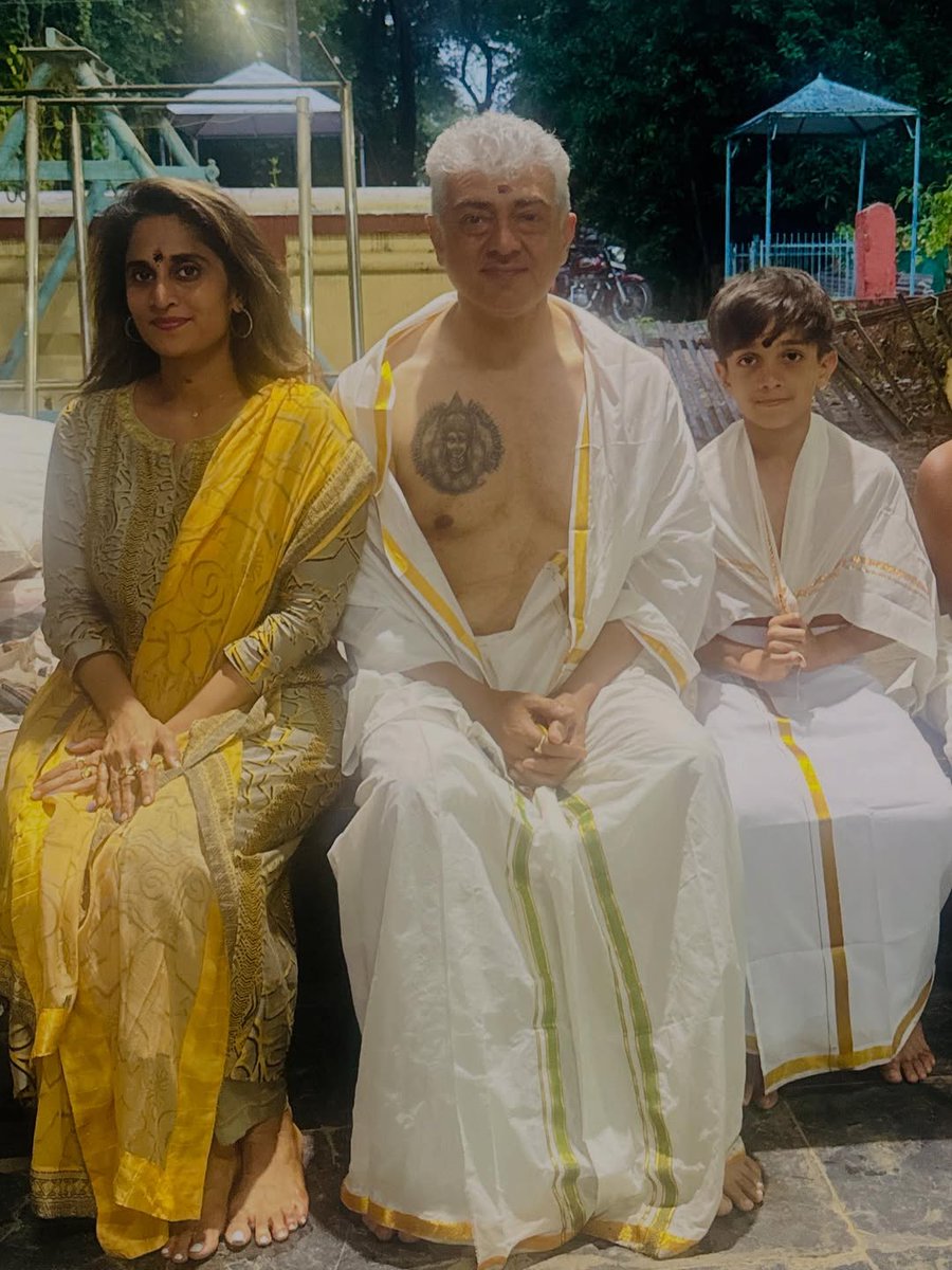 RanjithAadvik's tweet image. Exclusive pics of #AjithKumar Sir And Family during a temple visit in Peruvemba,Palakkad 😍🧨 

#Ak64 #AjithKumarRacing